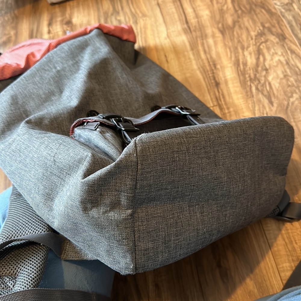 Herschel Backpack - image 4
